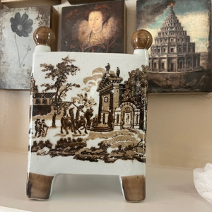 Victoria Ware White/Brown Hunting Castle Design Planter Jardinierre‎